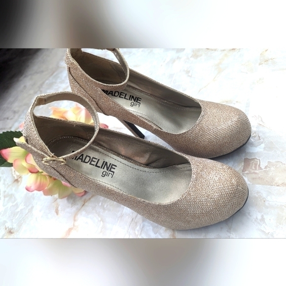 Madeline Girl Women’s Gold High Heels Size 7M - Picture 13 of 13